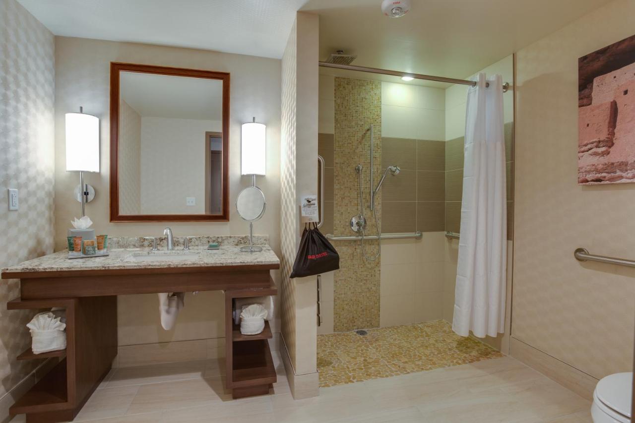 Deluxe King Room at Cliff Castle Casino Hotel