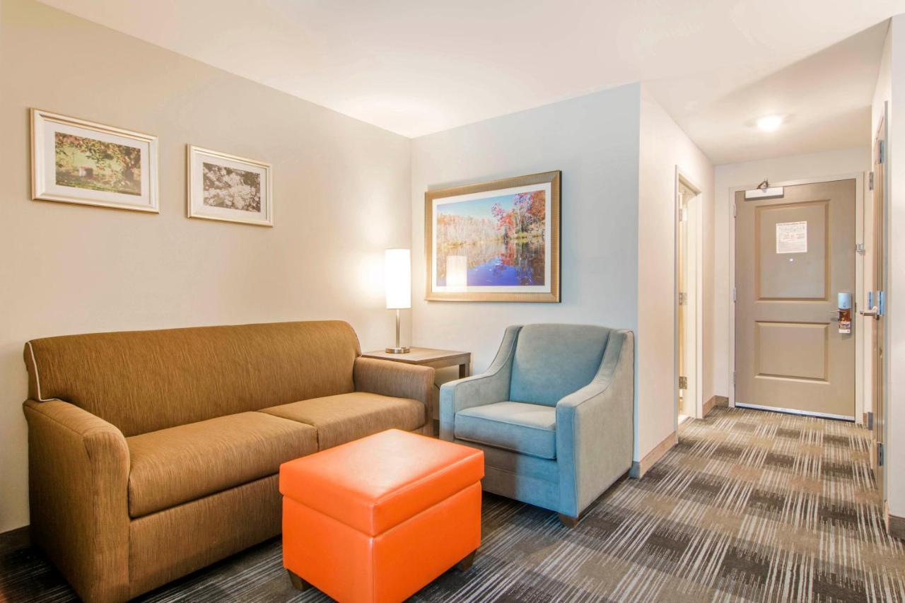 King Suite with Sofa Bed - Disability Access/Non-Smoking at Comfort Inn & Suites East Ellijay