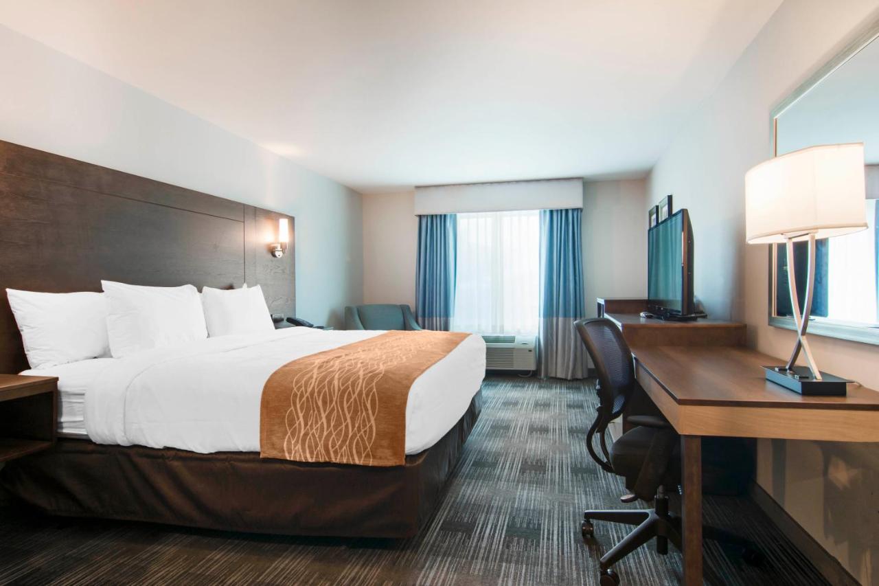 King Room - Accessible/Non-Smoking at Comfort Inn & Suites East Ellijay