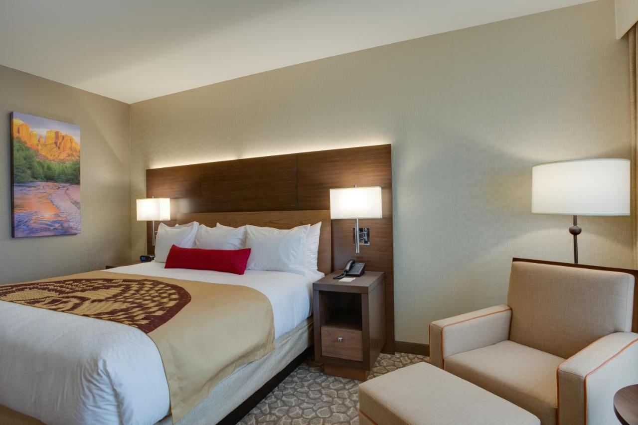 Standard King Room at Cliff Castle Casino Hotel