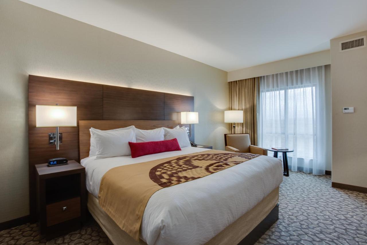 Standard King Room at Cliff Castle Casino Hotel