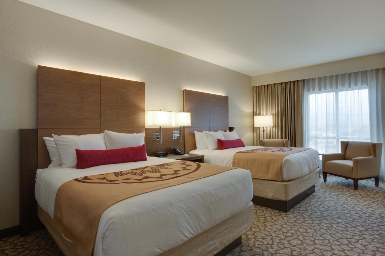 Queen Room - Disability Access at Cliff Castle Casino Hotel