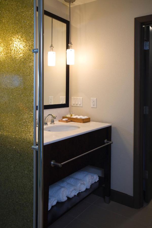 One-Bedroom Suite with Ocean View at The Coho Oceanfront Lodge