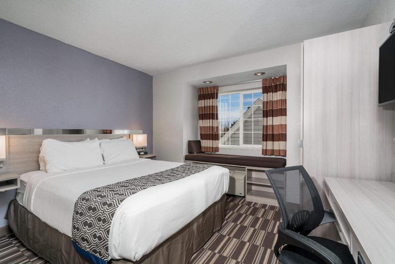 Queen Room - Non-Smoking at Microtel Inn & Suites by Wyndham Rochester North Mayo Clinic