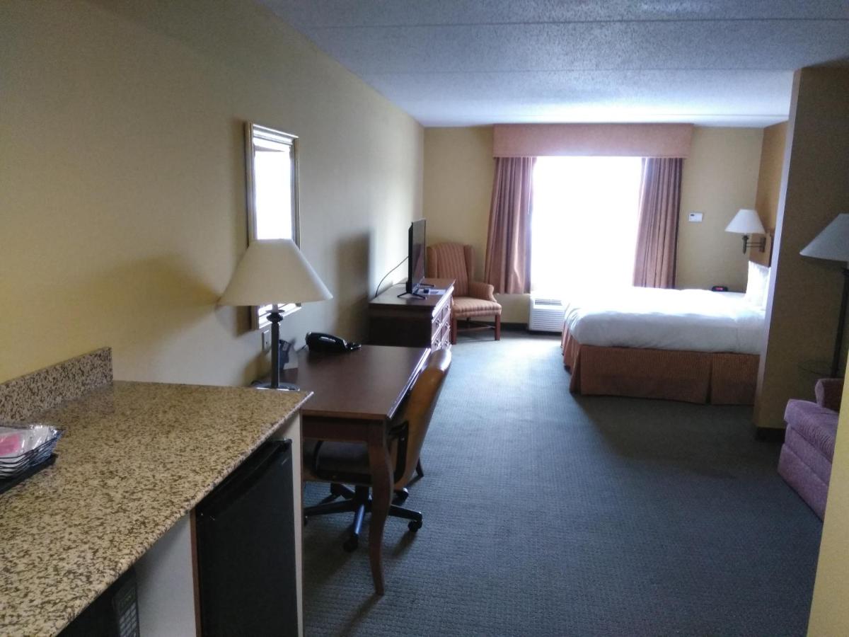King Studio Suite - Non-Smoking at Baymont by Wyndham Clinton
