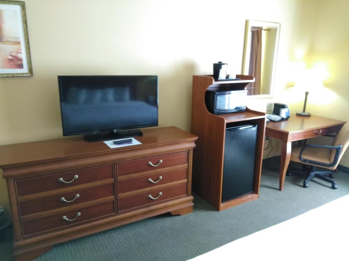 King Room - Mobility Access/Non-Smoking at Baymont by Wyndham Clinton