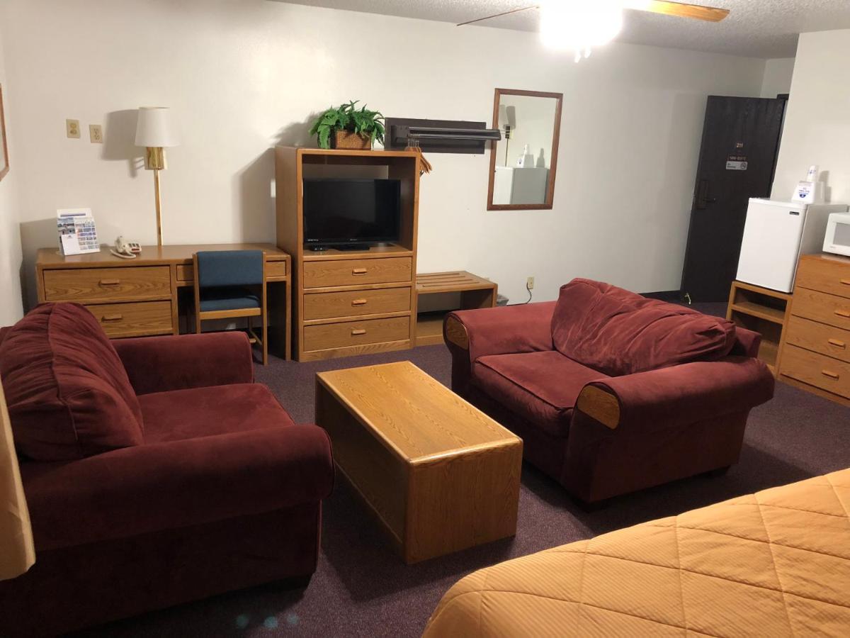 Deluxe King Room at Americas Best Value Inn & Suites Sidney