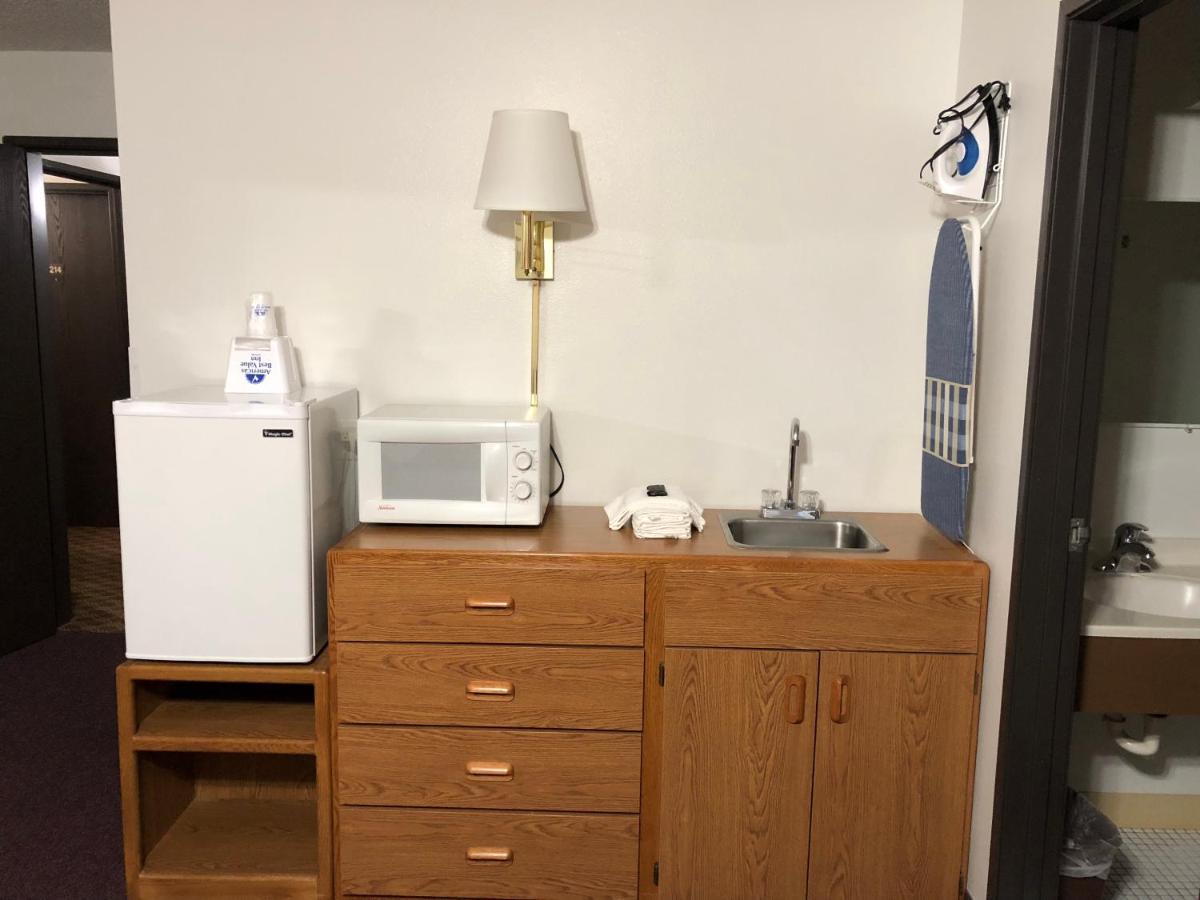 Deluxe King Room at Americas Best Value Inn & Suites Sidney