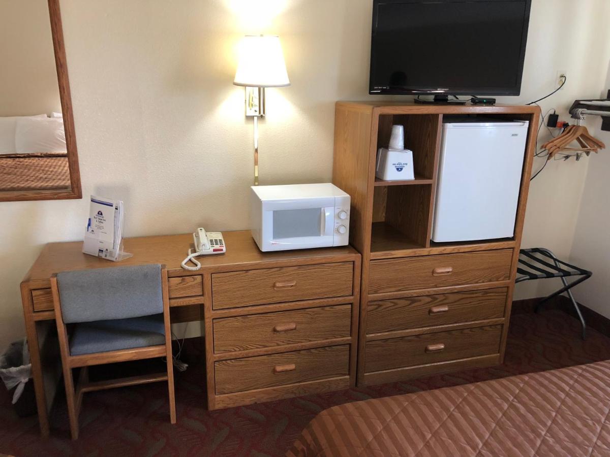 Queen Room at Americas Best Value Inn & Suites Sidney