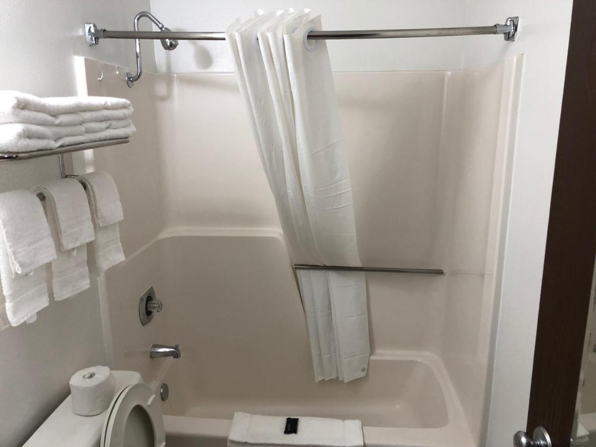 Queen Room at Americas Best Value Inn & Suites Sidney