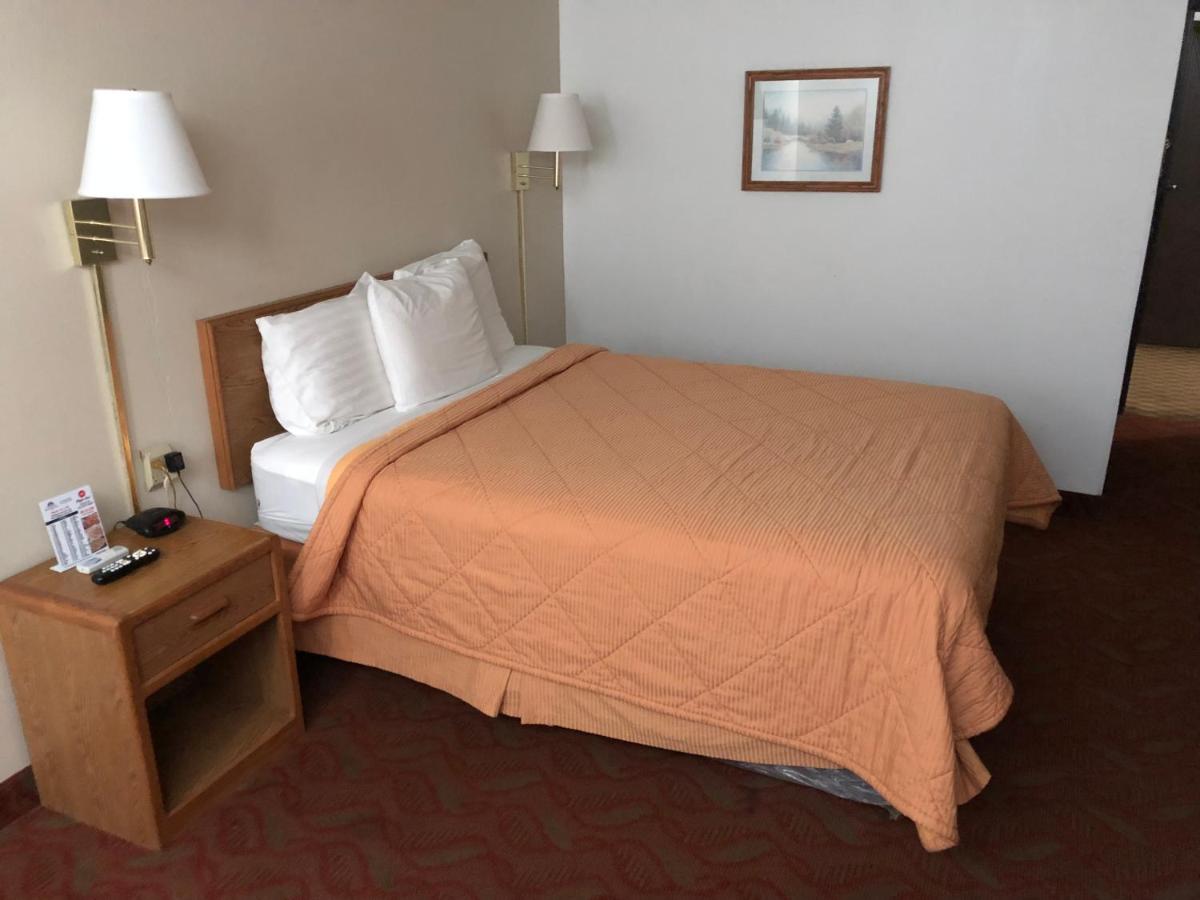 Queen Room at Americas Best Value Inn & Suites Sidney