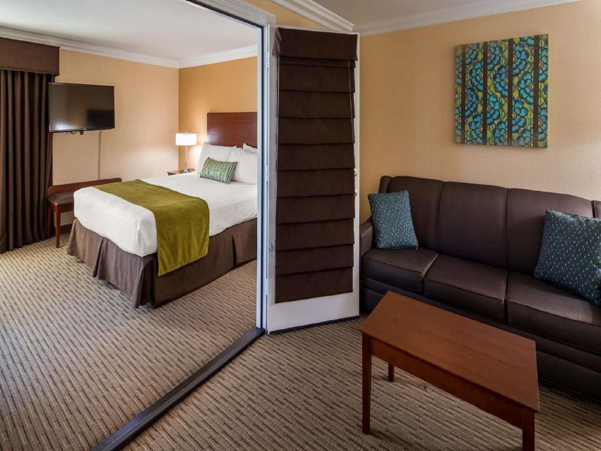 One-Bedroom King Suite at Best Western Harbour Inn & Suites Huntington - Sunset Beach