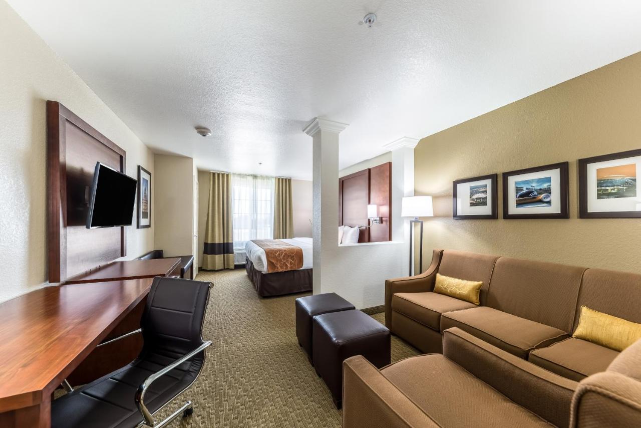 Upgraded King Suite with Sofa Bed - Non-Smoking at Comfort Suites Grand Prairie - Arlington North