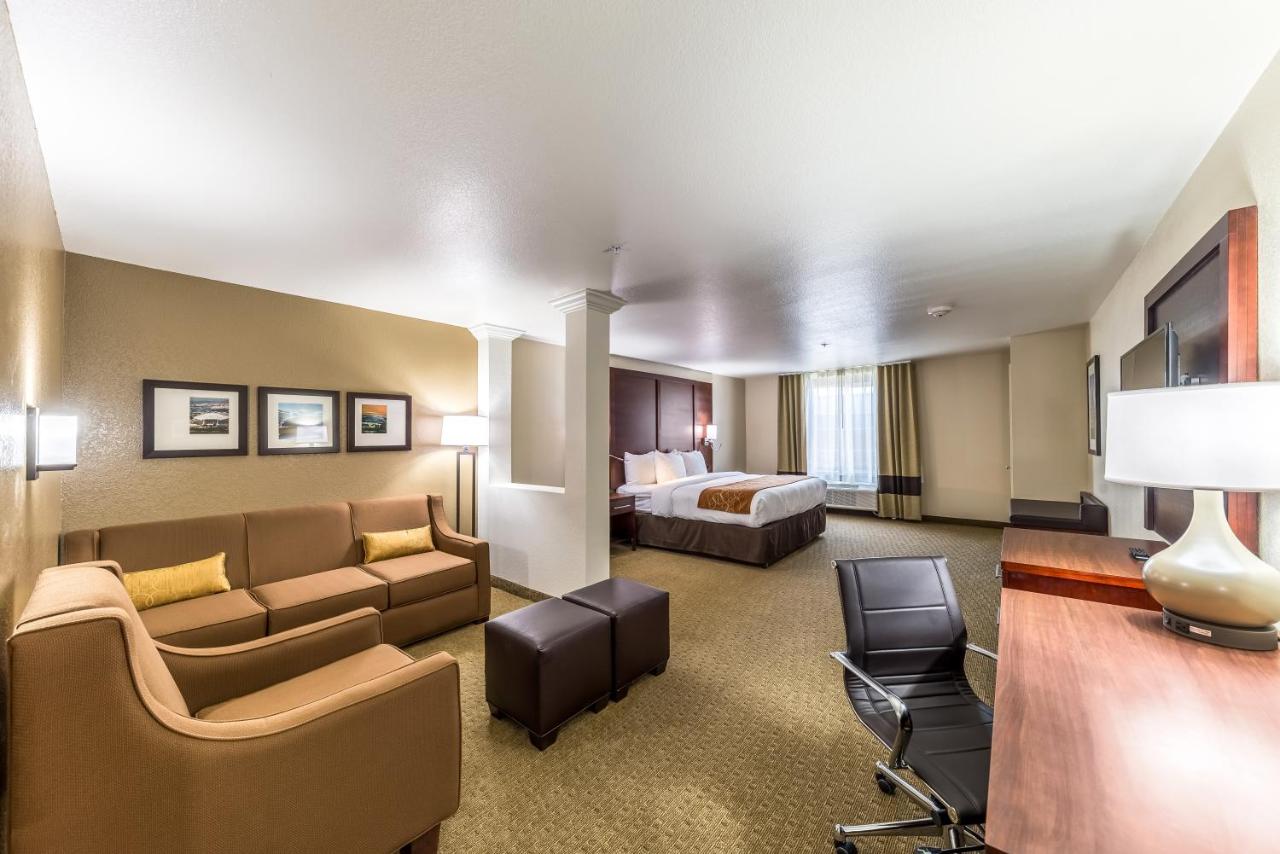 Upgraded King Suite with Sofa Bed - Non-Smoking at Comfort Suites Grand Prairie - Arlington North