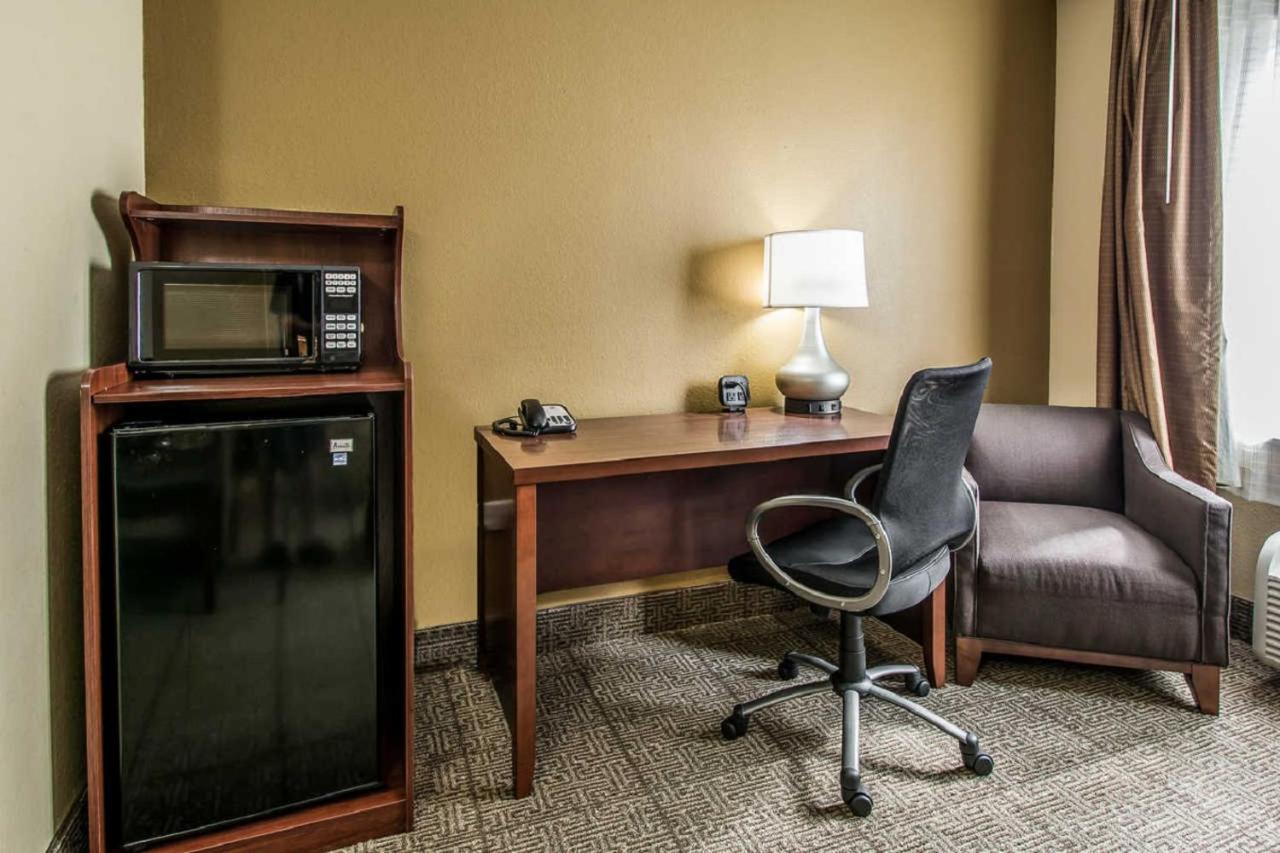 King Suite with Sofa Bed - Non-Smoking at Comfort Suites Tamarac Sawgrass