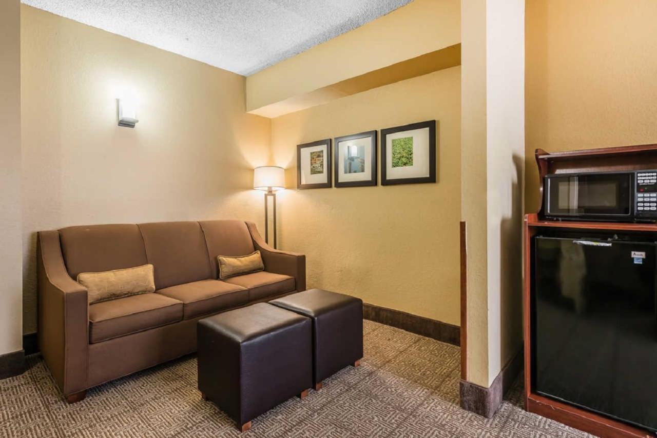 King Suite with Sofa Bed - Non-Smoking at Comfort Suites Tamarac Sawgrass