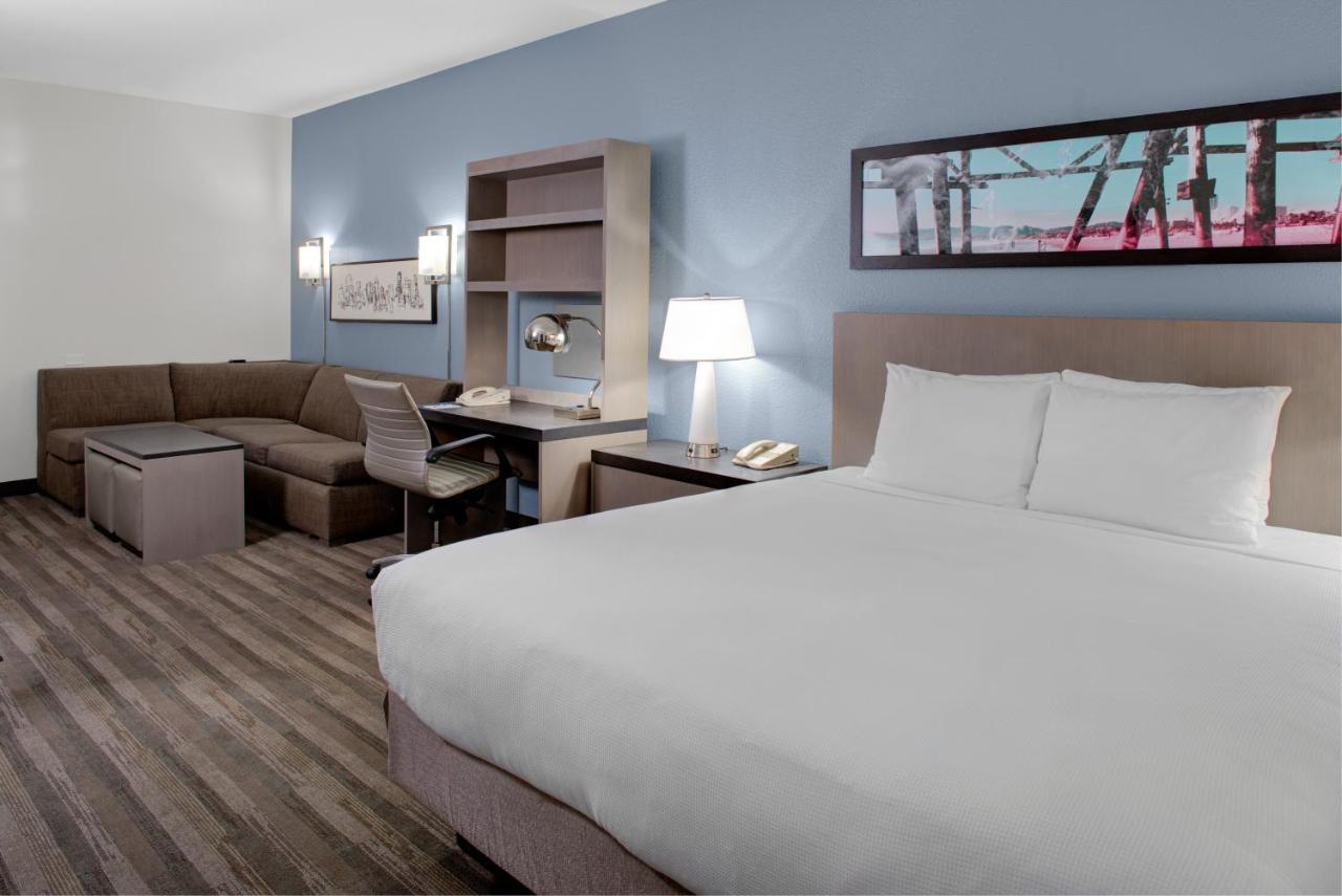Deluxe King Studio at HYATT house Dallas/Lincoln Park