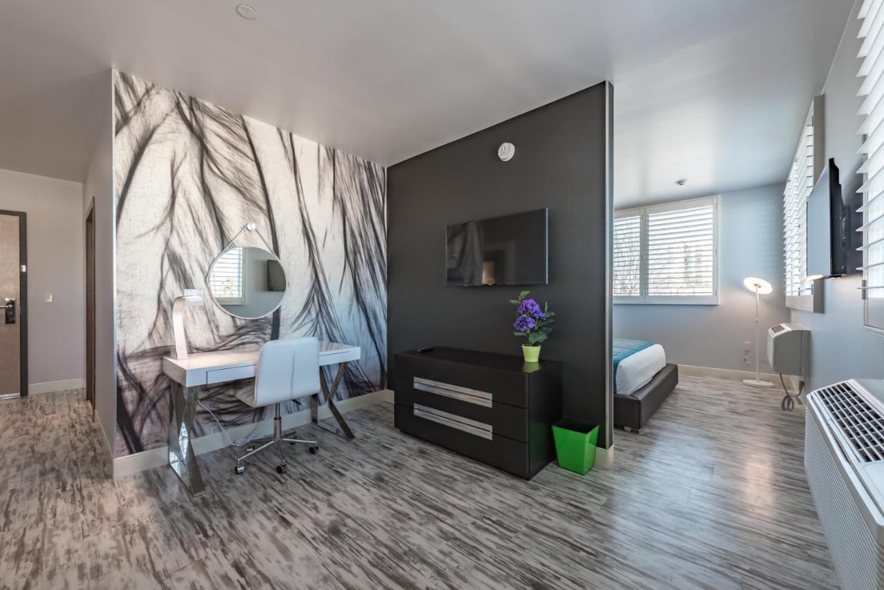 King Suite at Lexen Hotel North Hollywood