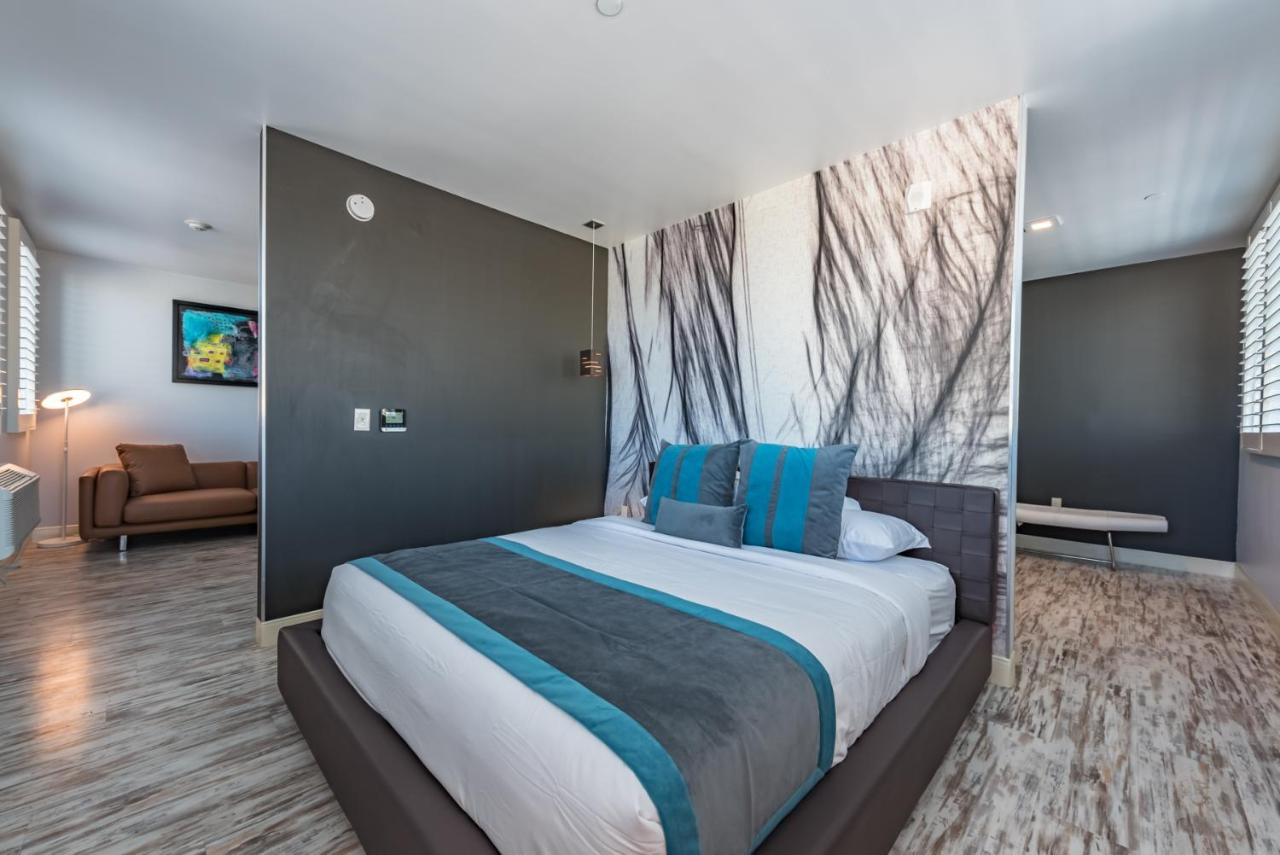 King Suite at Lexen Hotel North Hollywood