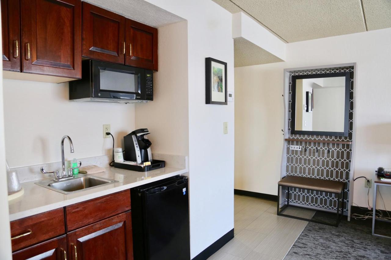 Deluxe King Suite at Holiday Inn Salem - I-93 at Exit 2, an IHG Hotel