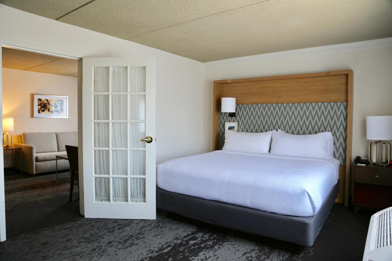 Deluxe King Suite at Holiday Inn Salem - I-93 at Exit 2, an IHG Hotel