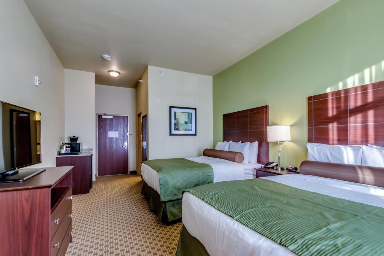 Deluxe Queen Room at Cobblestone Inn & Suites - Waverly