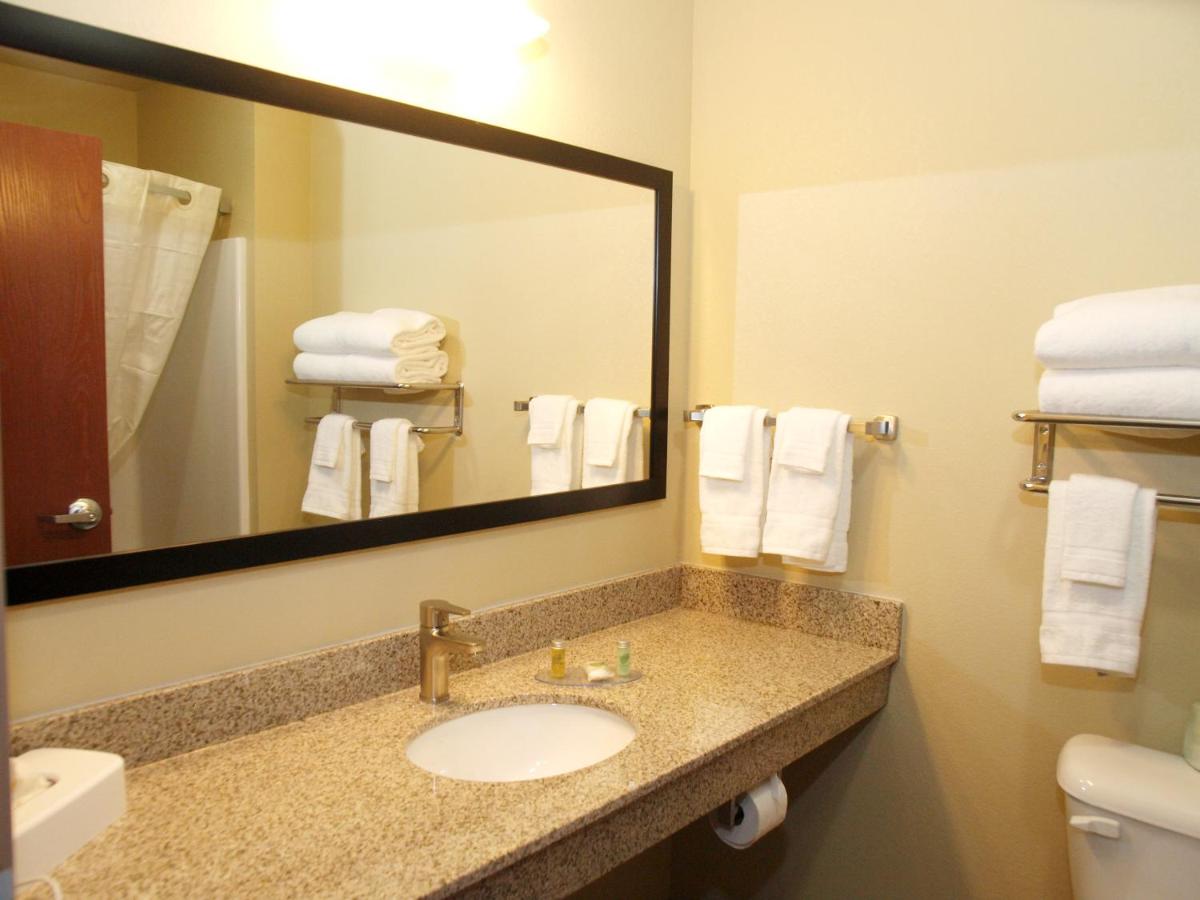 Family Suite at Cobblestone Inn & Suites - Vinton