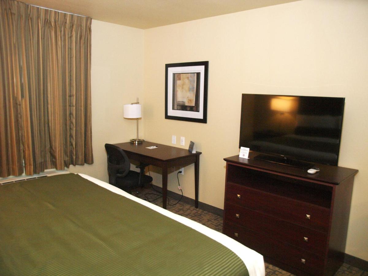 King Room at Cobblestone Inn & Suites - Vinton