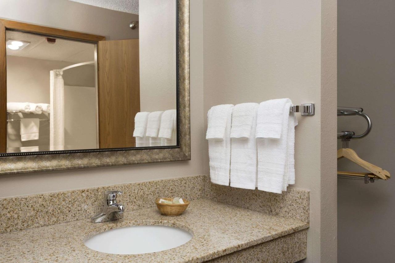 King Room - Non-Smoking at Super 8 by Wyndham Cameron
