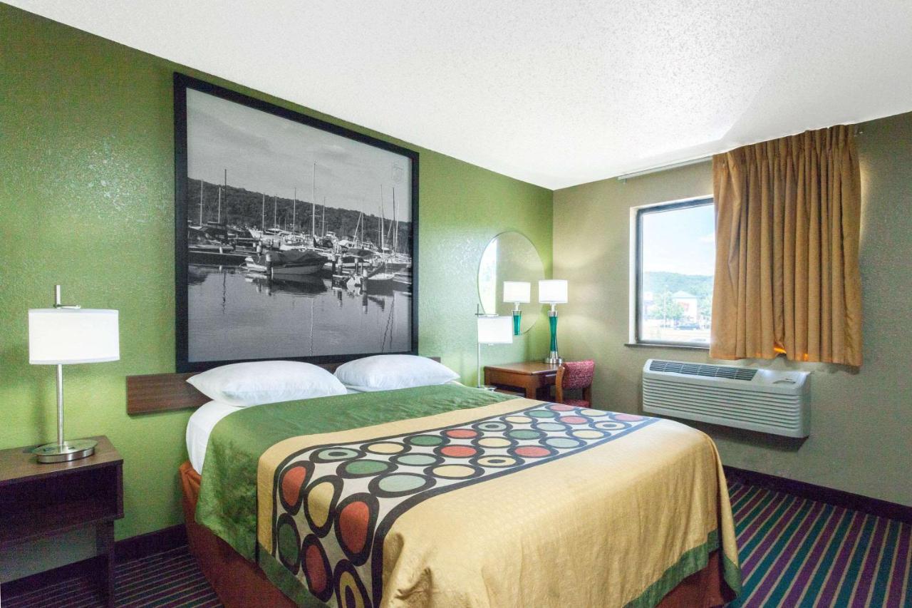 Queen Room - Non-Smoking at Super 8 by Wyndham Bath Hammondsport Area