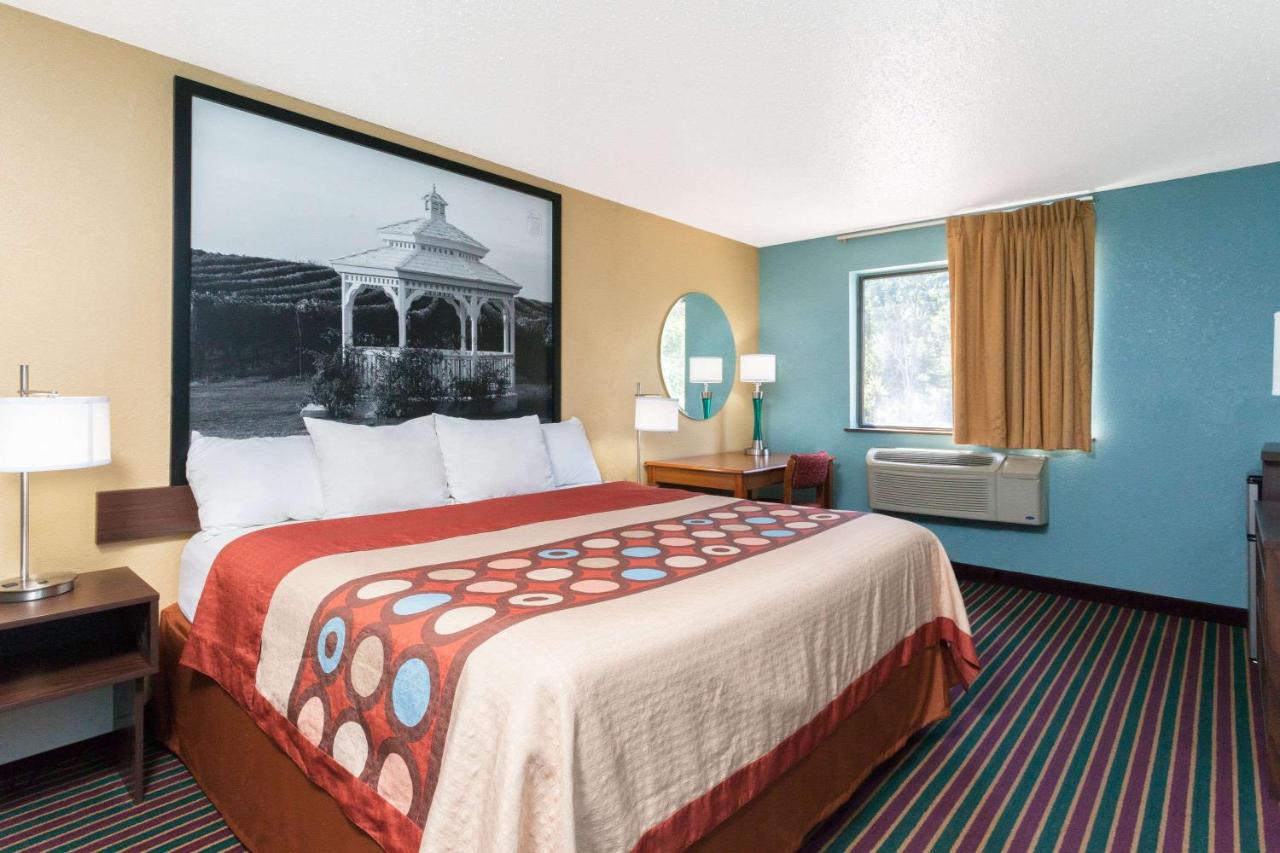 King Room - Non-Smoking at Super 8 by Wyndham Bath Hammondsport Area