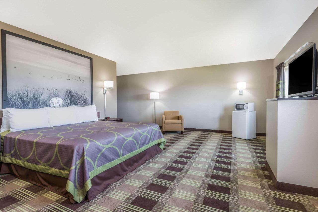King Studio Suite - Non-Smoking at Super 8 by Wyndham Kimball