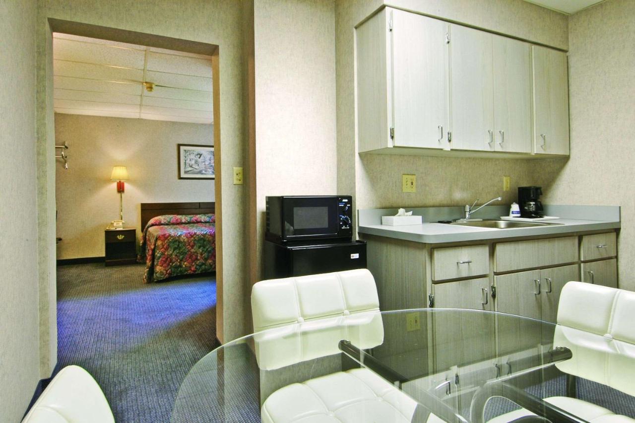 King Suite - Non-Smoking at Travelodge by Wyndham Cleveland Lakewood