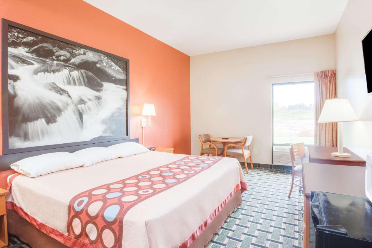 King Room - Non-Smoking at Super 8 by Wyndham Crossville TN