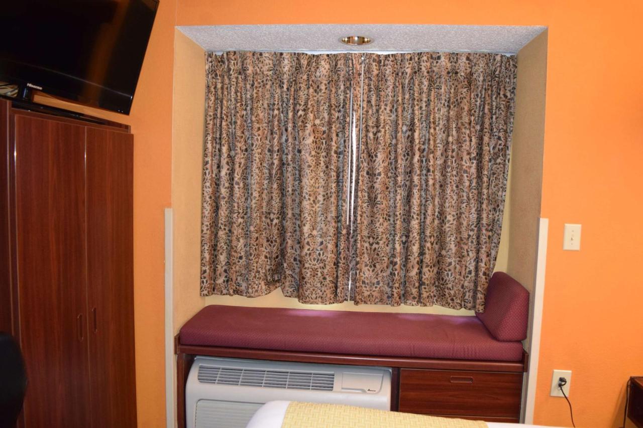 Queen Studio - Disability Access at Microtel Inn & Suites by Wyndham Rock Hill/Charlotte Area