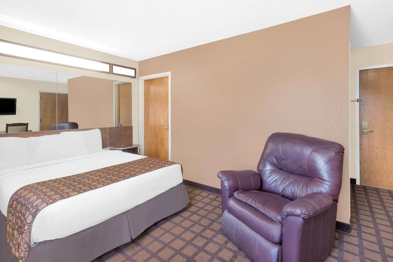 Deluxe Queen Room - Disability Access/Non-Smoking at Microtel Inn by Wyndham Franklin