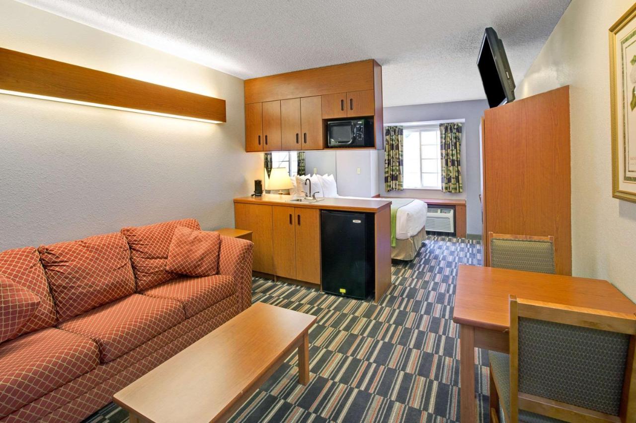 Queen Studio Suite - Non-Smoking at Microtel Inn & Suites by Wyndham Cherokee