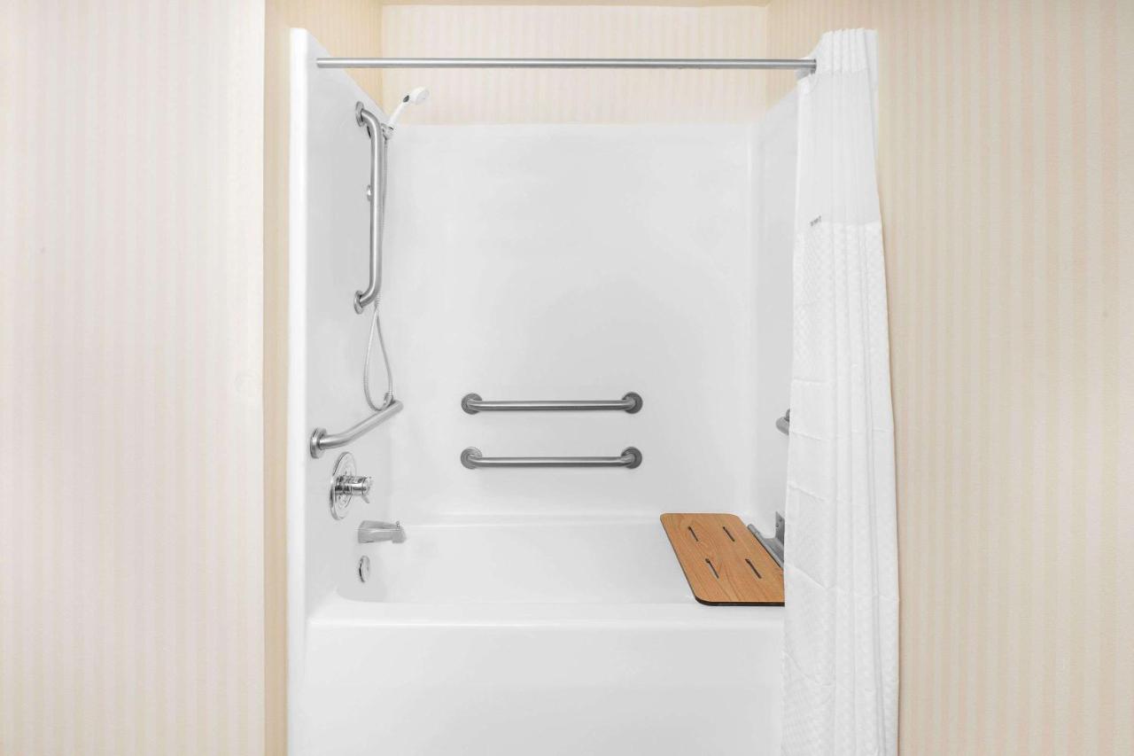 King Room - Mobility Access/Non-Smoking at Super 8 by Wyndham Lowell/Bentonville/Rogers Area