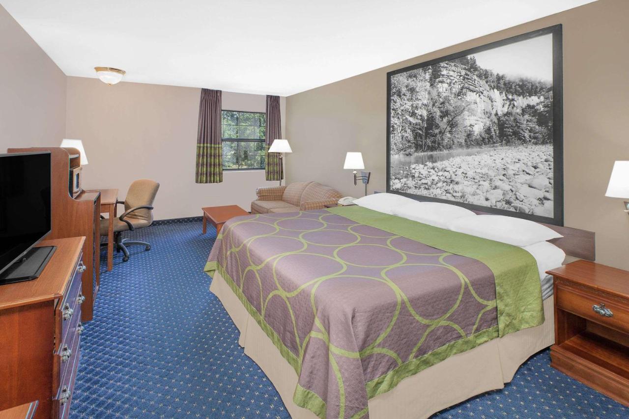 King Suite - Non-Smoking at Super 8 by Wyndham Lowell/Bentonville/Rogers Area