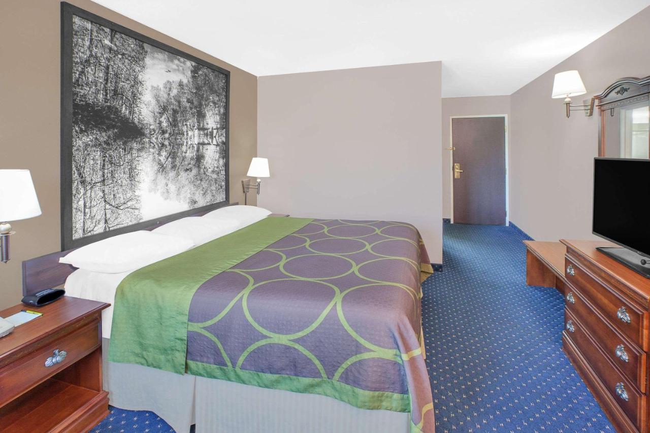 King Room - Mobility Access/Non-Smoking at Super 8 by Wyndham Lowell/Bentonville/Rogers Area