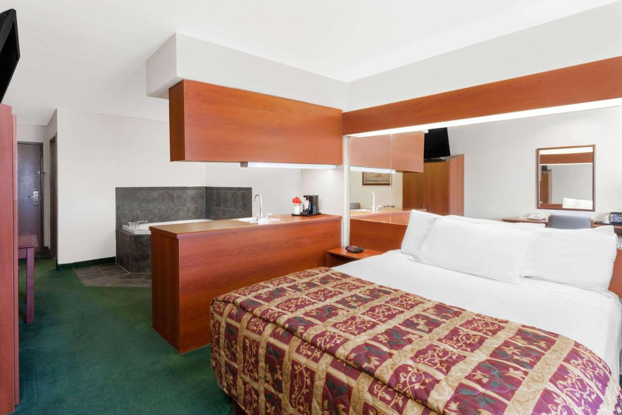 Superior Queen Suite - Non-Smoking at Microtel Inn & Suites by Wyndham Wellton
