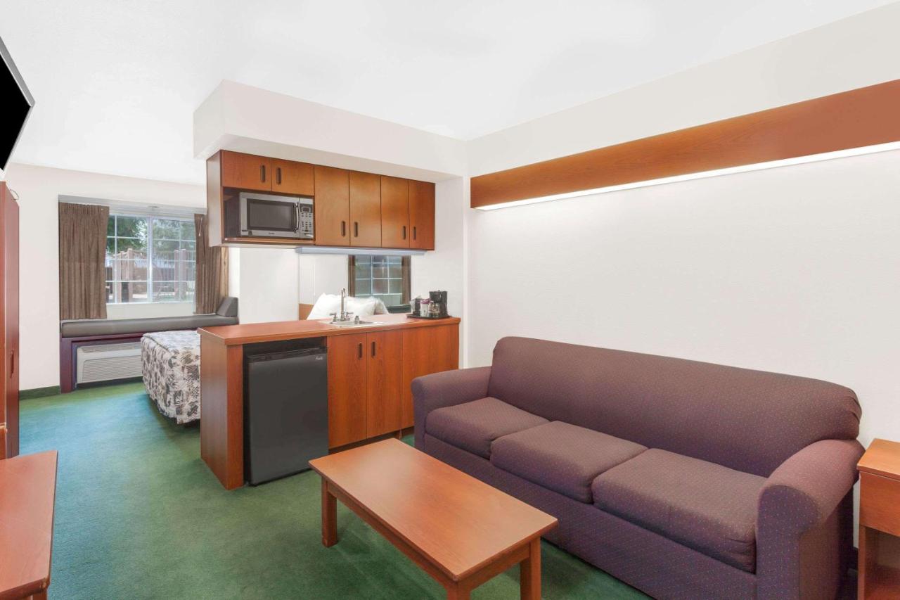 Deluxe Queen Studio Suite - Disability Access/Non-Smoking at Microtel Inn & Suites by Wyndham Wellton