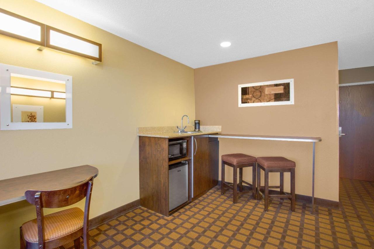 Deluxe Queen Room with Two Queen Beds - Disability Access - Non-Smoking at Microtel Inn & Suites by Wyndham Harrisonburg