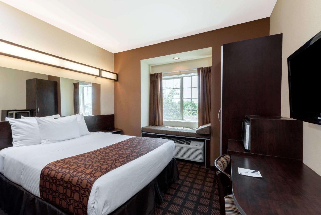 Queen Room - Non-Smoking at Microtel Inn and Suites Eagle Pass