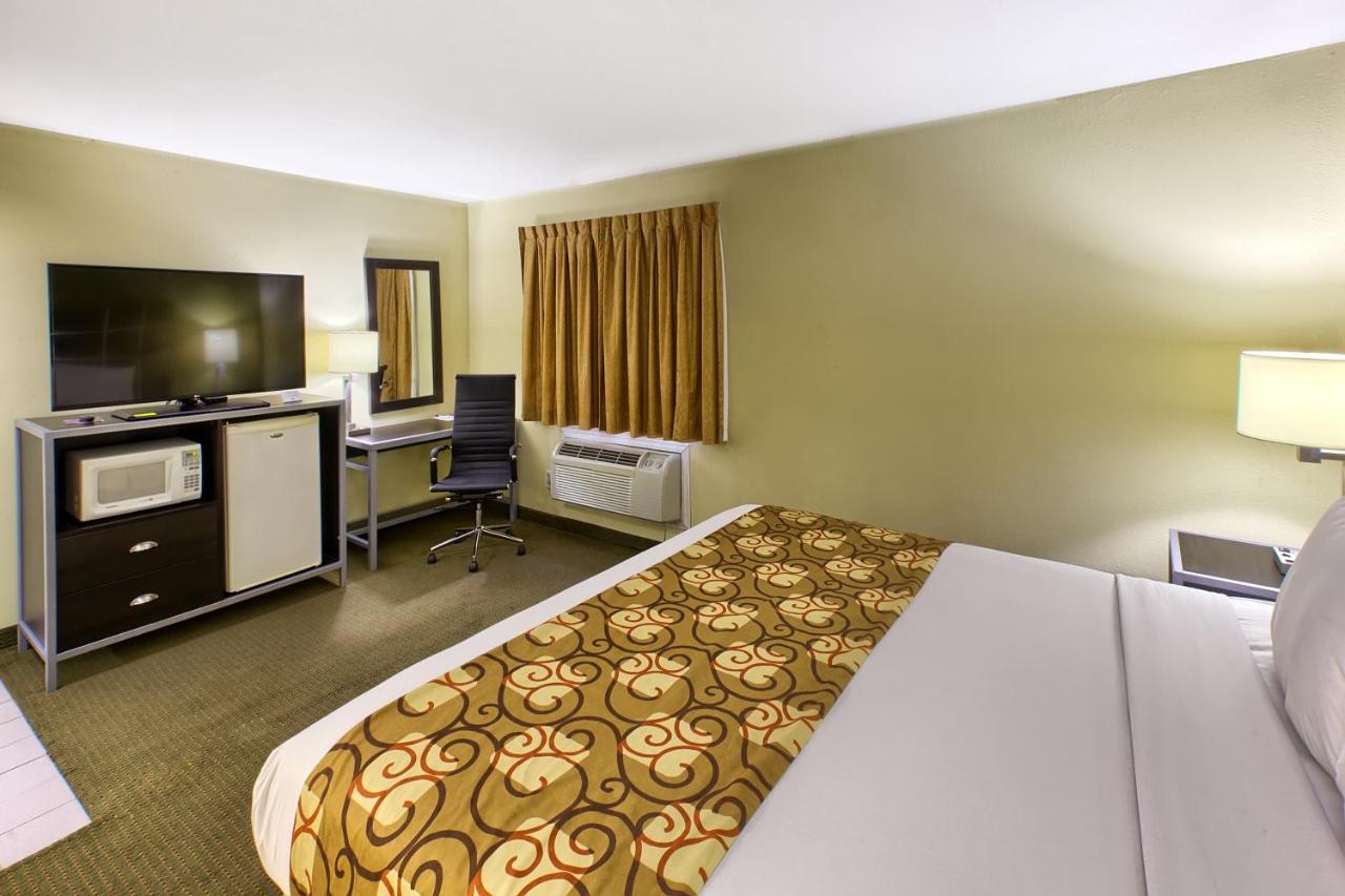 Executive Suite at Country Hearth Inn Knightdale Raleigh
