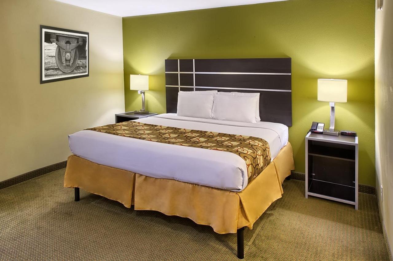 Executive Suite at Country Hearth Inn Knightdale Raleigh