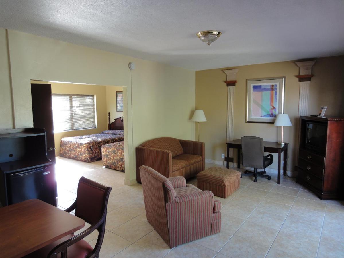 Family Suite - Poolside/Non-Smoking at Beachcomber Resort & Club