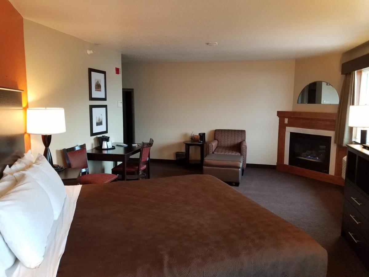 Superior King Suite - Non-Smoking at AmericInn by Wyndham Menomonie