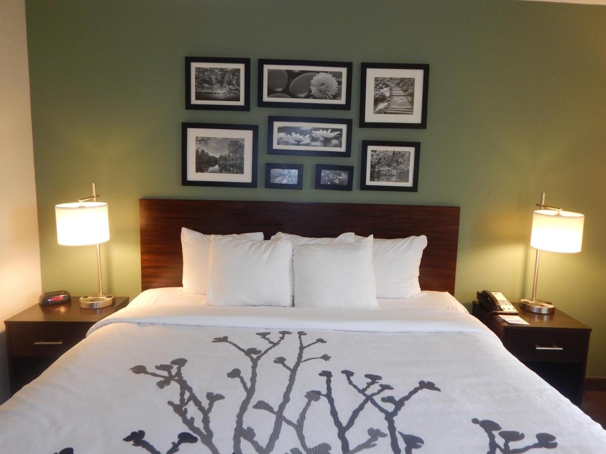 King Suite at Sleep Inn & Suites near Liberty Place I-65