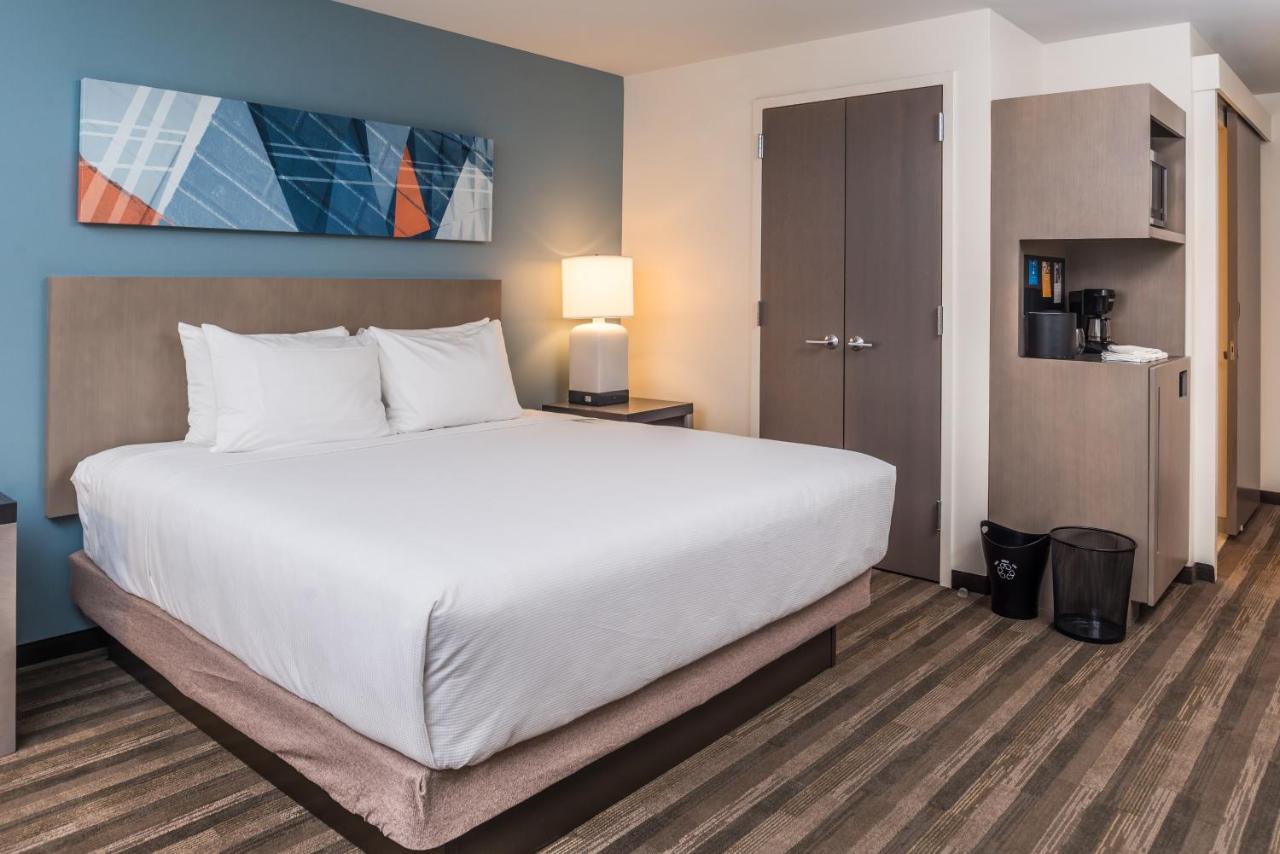 King Suite at Hyatt House Raleigh / RDU / Brier Creek